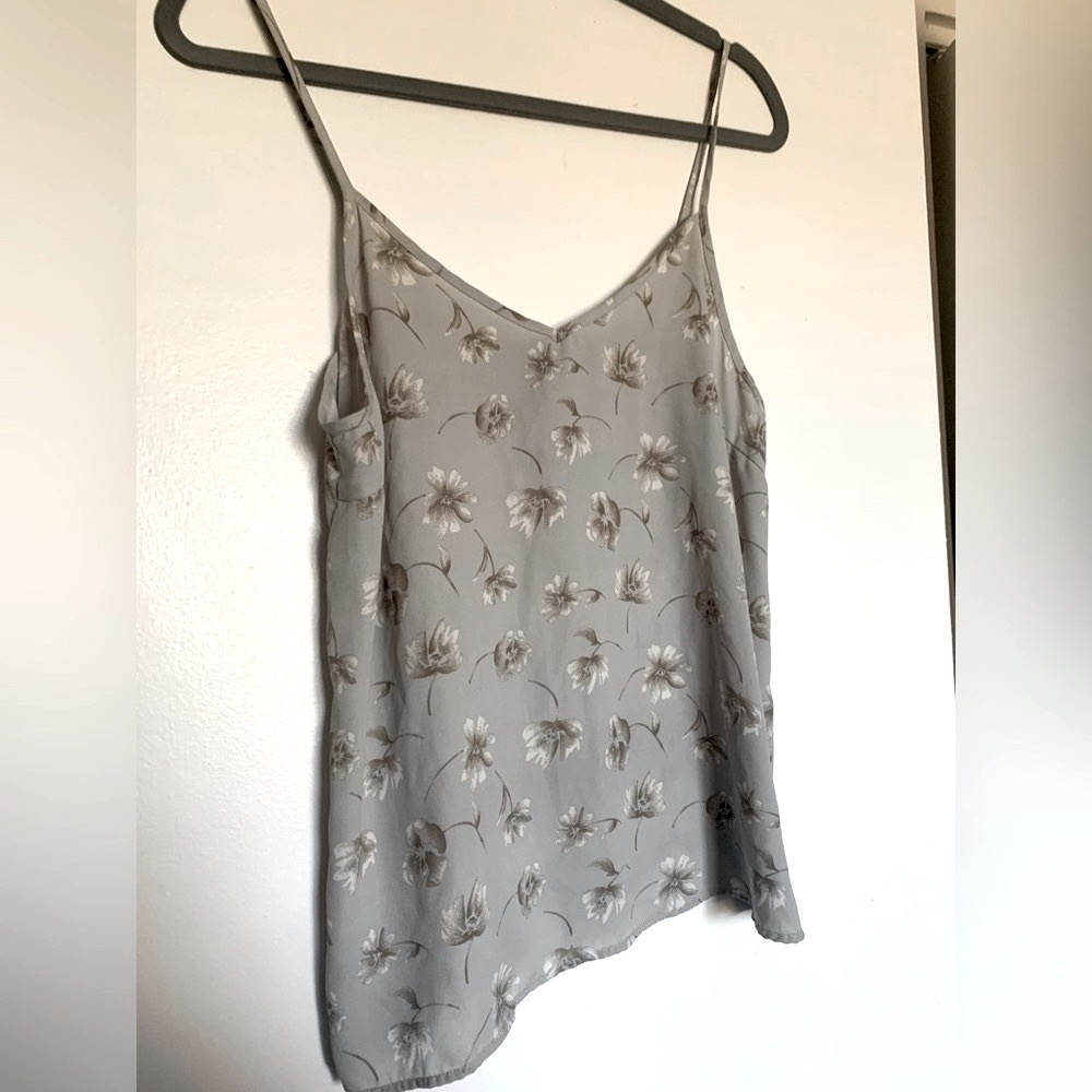 Beautiful lightweight slip tank top. Y2K floral